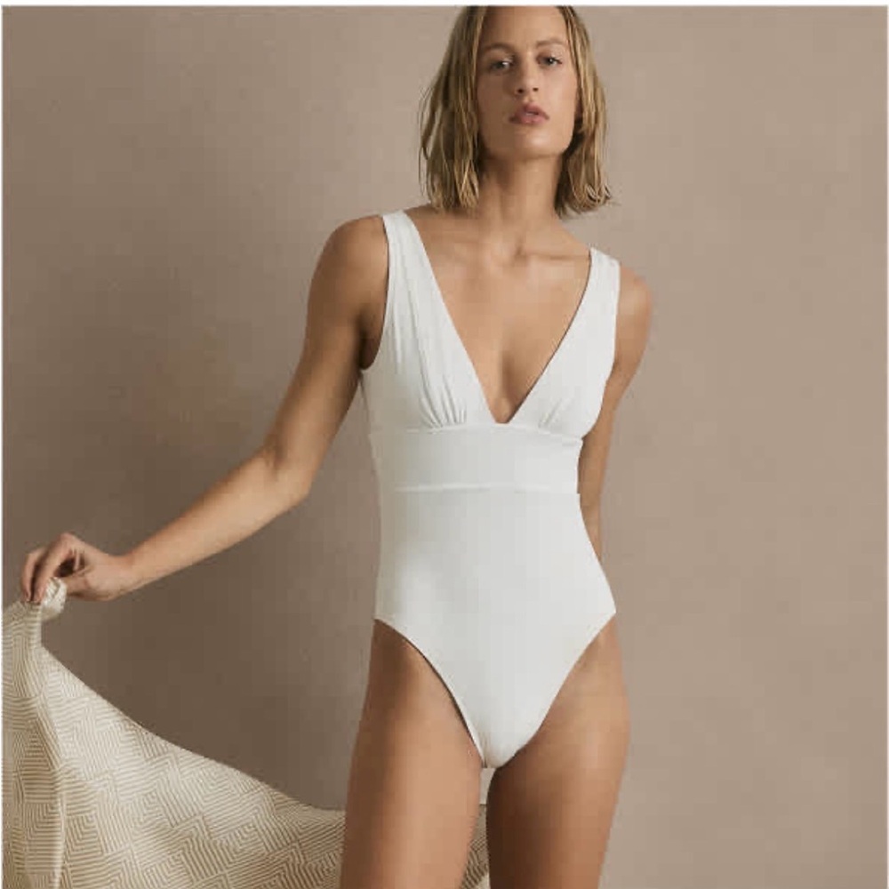 Quince White/Cream Italian plunge One-Piece Swimsuit summer size M NWT